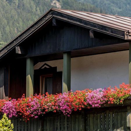 Suite Italy Pinzolo Due Giustino 外观 照片