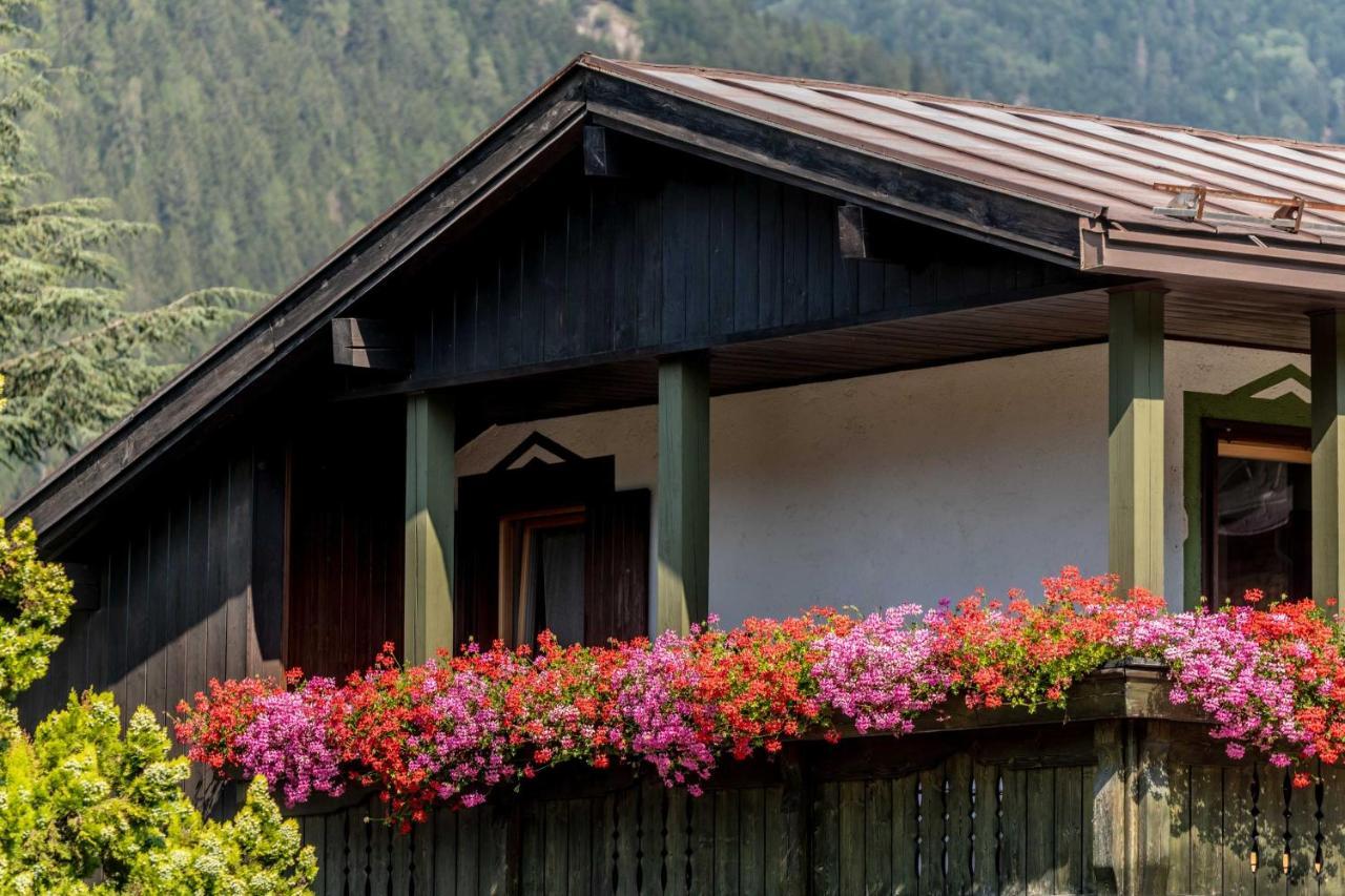 Suite Italy Pinzolo Due Giustino 外观 照片